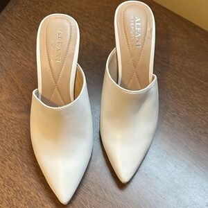 Alfani Women's Elegant Cream Mules